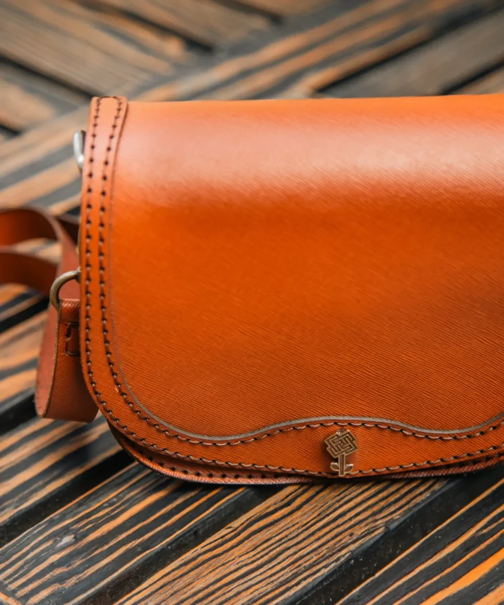 Havane Cowhide Leather Crossbody Bag - Image 2