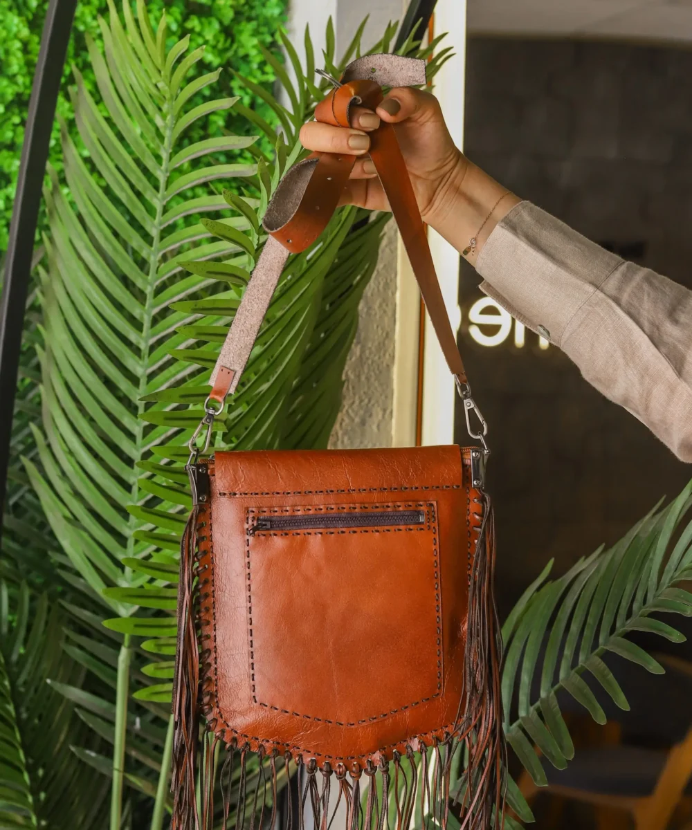 Havane Tassel Leaf-Design Cowhide Leather Shoulder Bag - Image 3