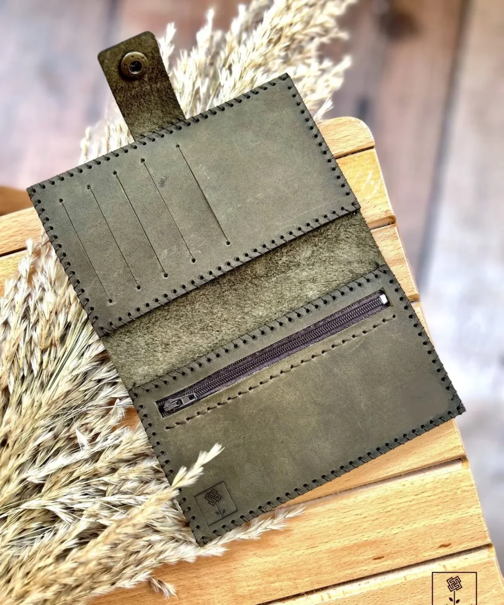 Vintage Olive Cowhide Leather Women Wallet. - Image 2