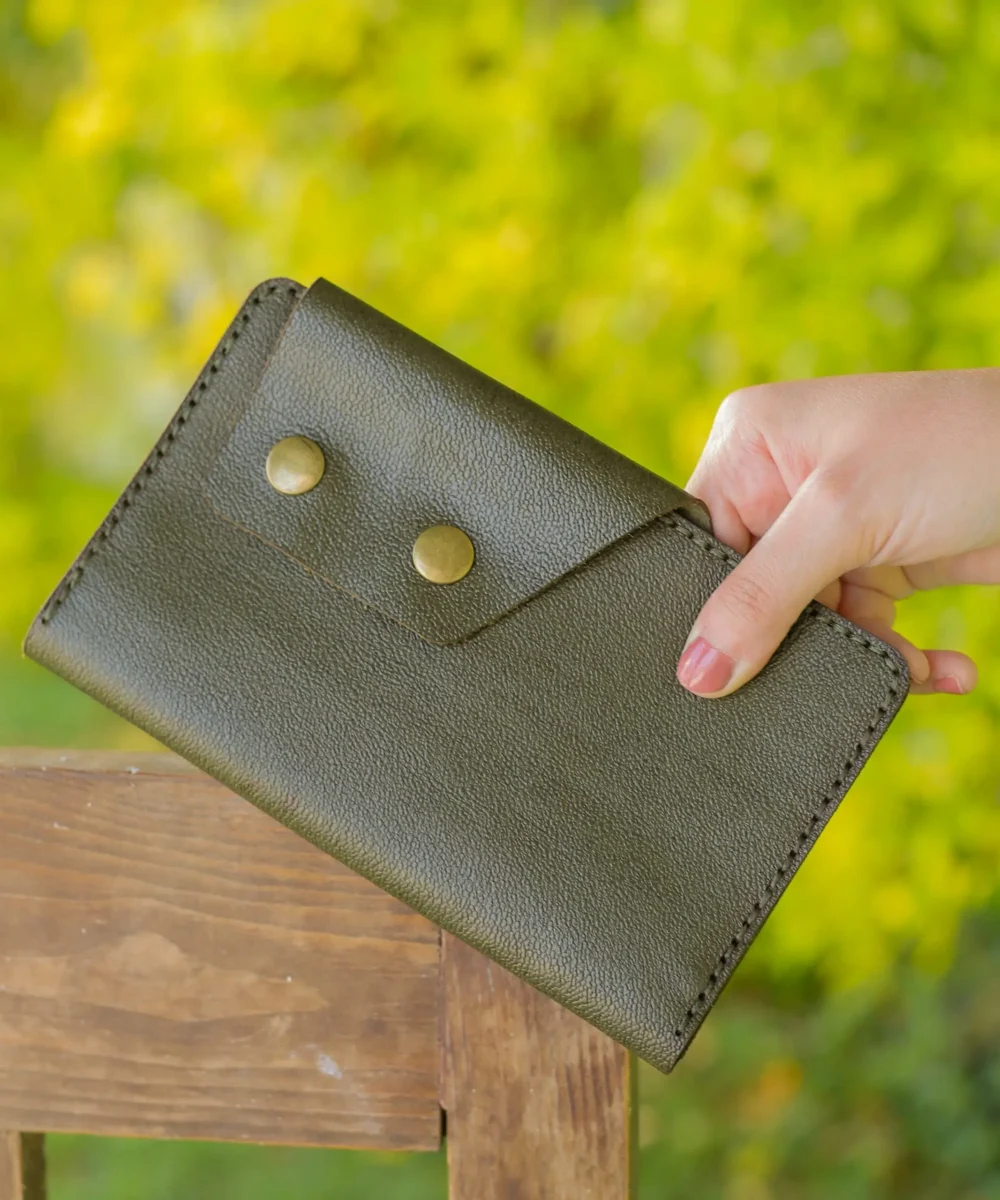 Olive Cowhide Leather Unisex Wallet.