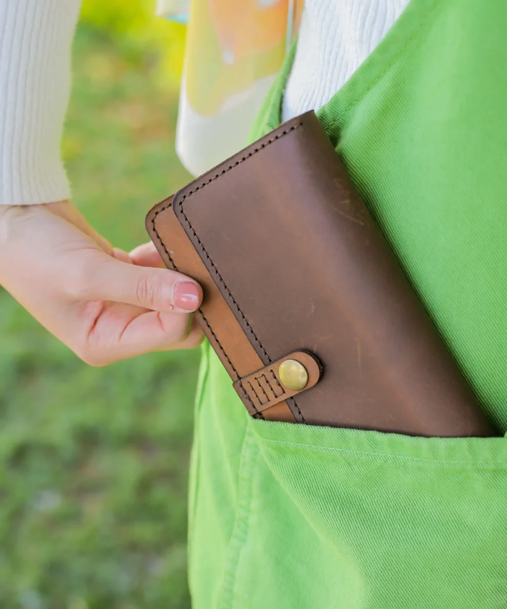 Brown x Havane Cowhide Leather Unisex Wallet.