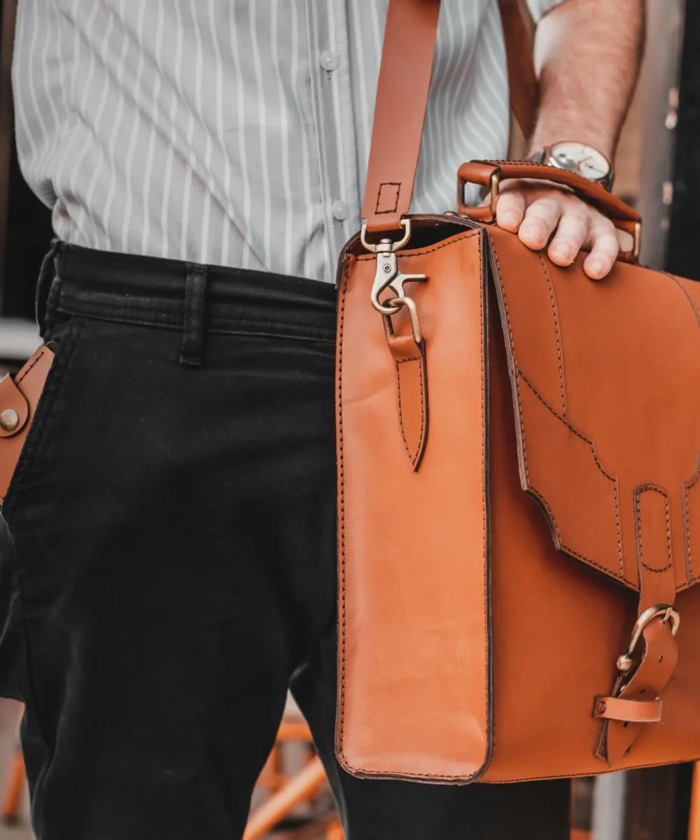 Havane Cowhide Leather Men Crossbody Bag - Image 3