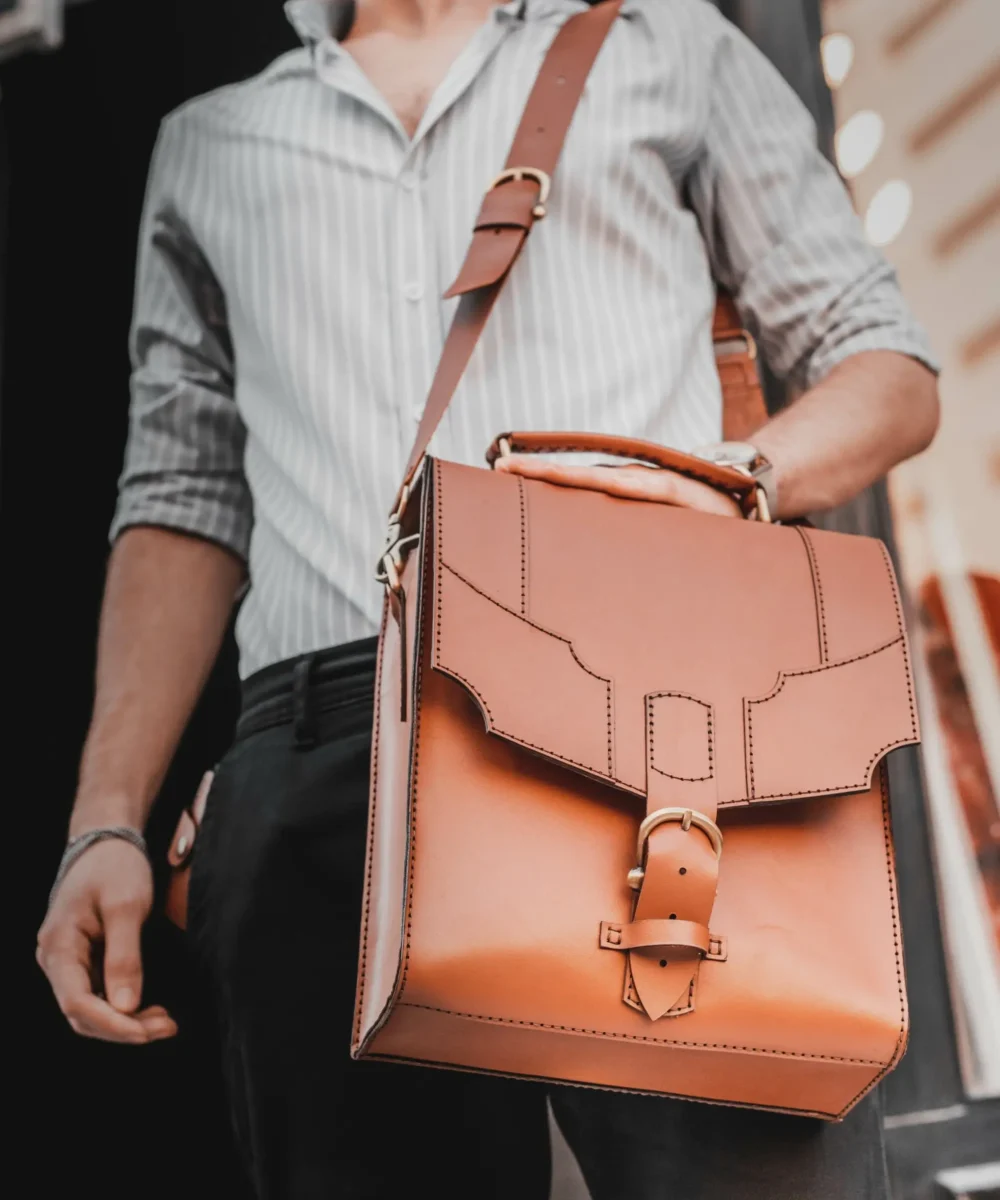 Havane Cowhide Leather Men Crossbody Bag - Image 4