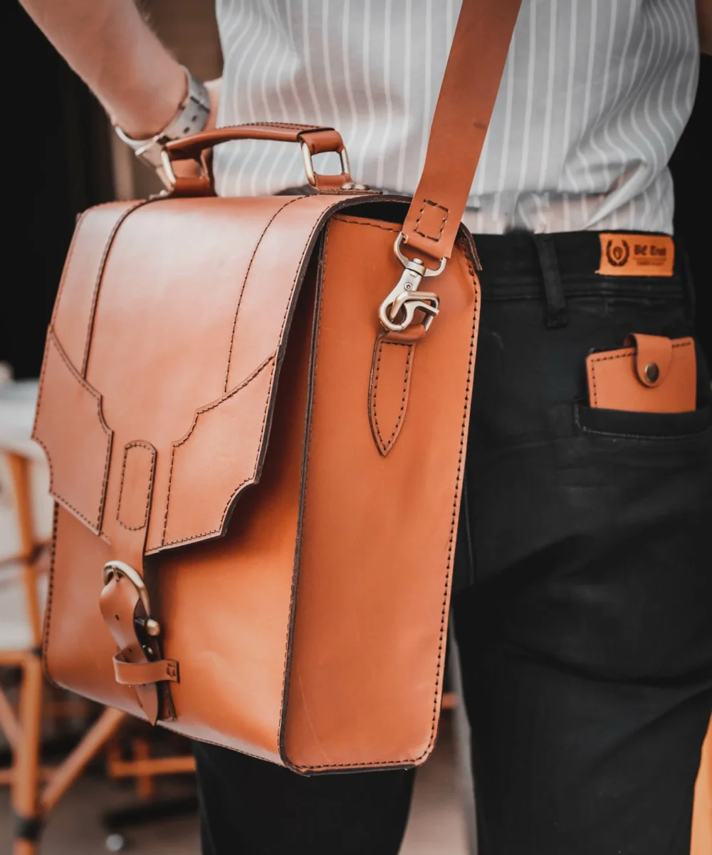 Havane Cowhide Leather Men Crossbody Bag - Image 2