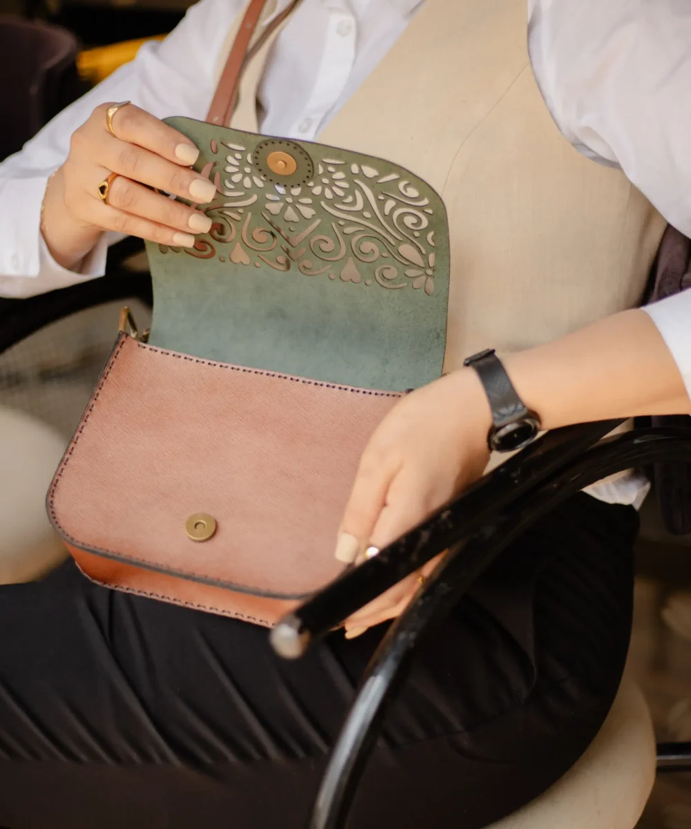 Havane x Olive Cowhide Leather Crossbody Bag - Image 3