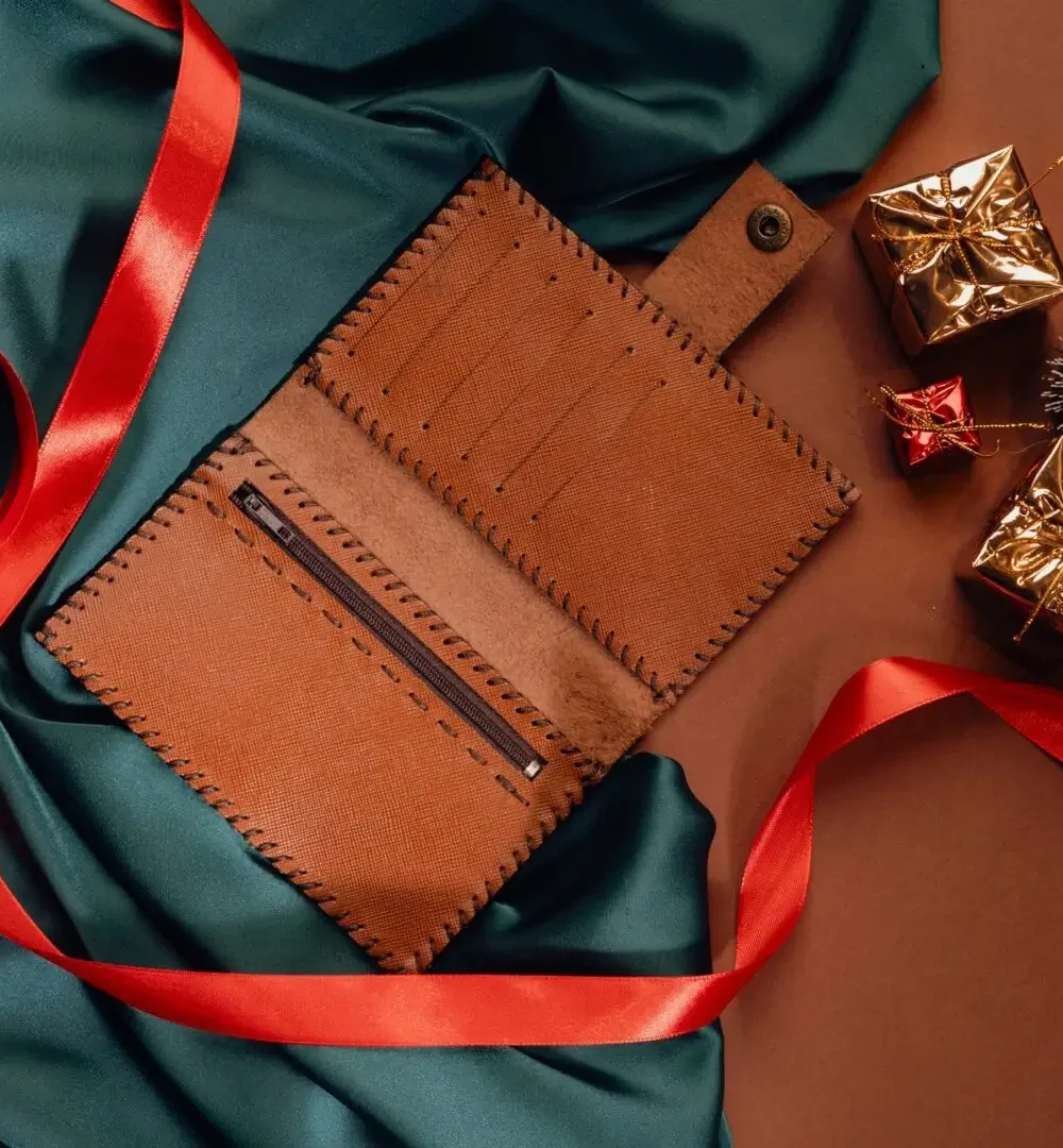Havane Christmas Cowhide Leather Wallet - Image 3